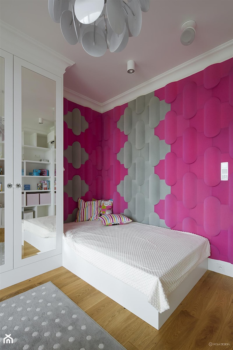 Penthouse rodzinny - Średni różowy szary pokój dziecka dla dziecka dla nastolatka dla dziewczynki, styl nowoczesny - zdjęcie od HOLA DESIGN