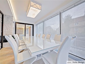 HOLA_12 - Duża biała jadalnia jako osobne pomieszczenie, styl nowoczesny - zdjęcie od HOLA DESIGN