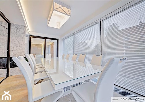 HOLA_12 - Duża biała jadalnia jako osobne pomieszczenie, styl nowoczesny - zdjęcie od HOLA DESIGN