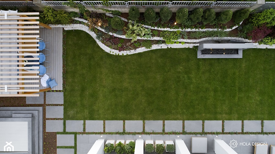 Bliżej świata - Duży ogród za domem - zdjęcie od HOLA DESIGN