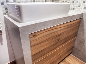 Reazlizacja łazienki z płytką drewnopodobną - Mała łazienka, styl nowoczesny - zdjęcie od LIL'LET arch. Karolina Lewandowska