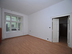 Wnętrze zastane - pomieszczenie nr 1 - salon i jedyny pokój w mieszkaniu. - zdjęcie od ILLUMISTUDIO
