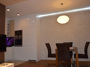 Mieszkanie na Woli - Średnia biała jadalnia w salonie, styl nowoczesny - zdjęcie od Tetate