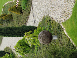 Ogród z altaną - Średni z kamienną nawierzchnią ogród przed domem, styl nowoczesny - zdjęcie od Pracownia Projektowa Architektury Krajobrazu Januszówka