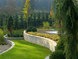 Ogród w górach - Duży ogród za domem - zdjęcie od Pracownia Projektowa Architektury Krajobrazu Januszówka