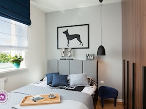 Z heksagonem-realizacja - Mała beżowa szara sypialnia, styl skandynawski - zdjęcie od Fabryka Nastroju Izabela Szewc