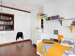 Metamorfoza pokoju Mariki - Średni biały pokój dziecka dla nastolatka dla dziewczynki, styl nowoczesny - zdjęcie od Fabryka Nastroju Izabela Szewc