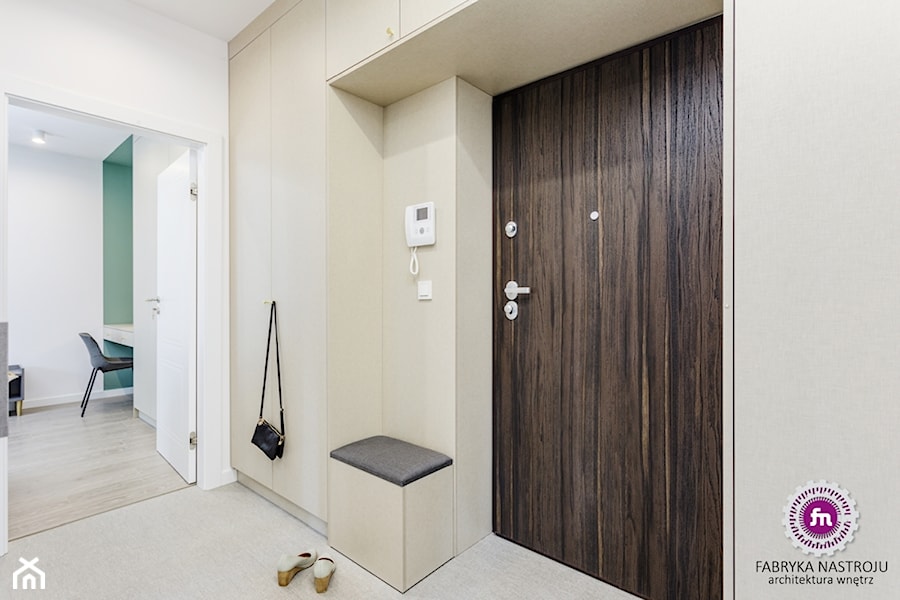 Małe mieszkanie 2 pokoje - Hol / przedpokój, styl skandynawski - zdjęcie od Fabryka Nastroju Izabela Szewc