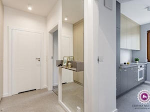 Małe mieszkanie 2 pokoje - Hol / przedpokój, styl skandynawski - zdjęcie od Fabryka Nastroju Izabela Szewc