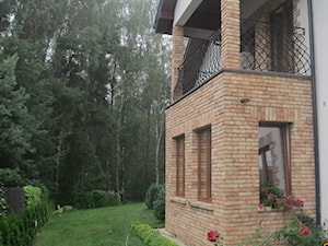 Aranżacje - Jednopiętrowe domy tradycyjne murowane z dwuspadowym dachem - zdjęcie od Elkamino Dom