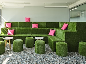 Rewitalizacja biura T-Mobile - Średnie z sofą białe biuro, styl nowoczesny - zdjęcie od A+D Retail Store Design