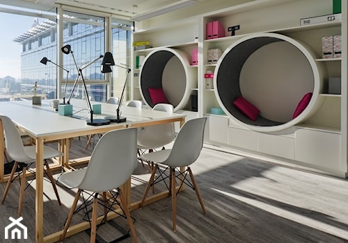 Rewitalizacja biura T-Mobile - Duże białe biuro, styl nowoczesny - zdjęcie od A+D Retail Store Design