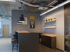 Biuro dla hiszpańskiej firmy - Safira - Wnętrza publiczne, styl industrialny - zdjęcie od A+D Retail Store Design
