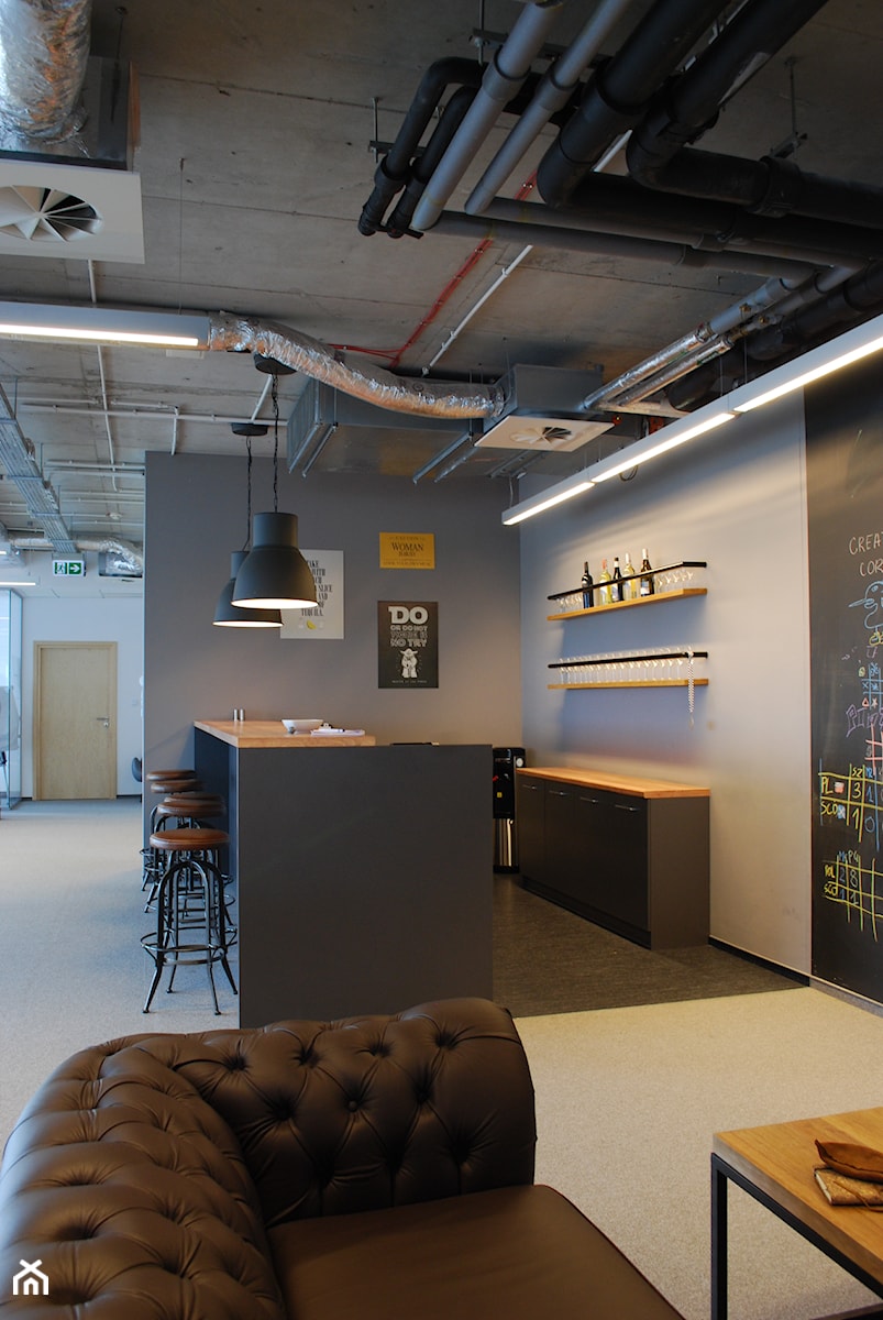 Biuro dla hiszpańskiej firmy - Safira - Wnętrza publiczne, styl industrialny - zdjęcie od A+D Retail Store Design