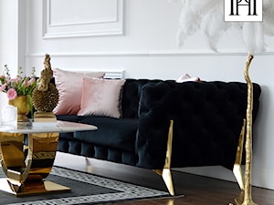 Tapicerowana nowoczesna czarna sofa w stylu Glamour - zdjęcie od PRIMAVERA-HOME.COM