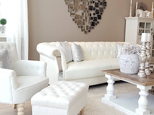 Nowoczesna sofa bała MODERN GLAMOUR - Mały beżowy salon, styl prowansalski - zdjęcie od PRIMAVERA-HOME.COM