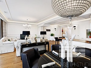 Wnętrza w stylu Modern Classic - Duży biały salon z kuchnią z jadalnią, styl glamour - zdjęcie od PRIMAVERA-HOME.COM