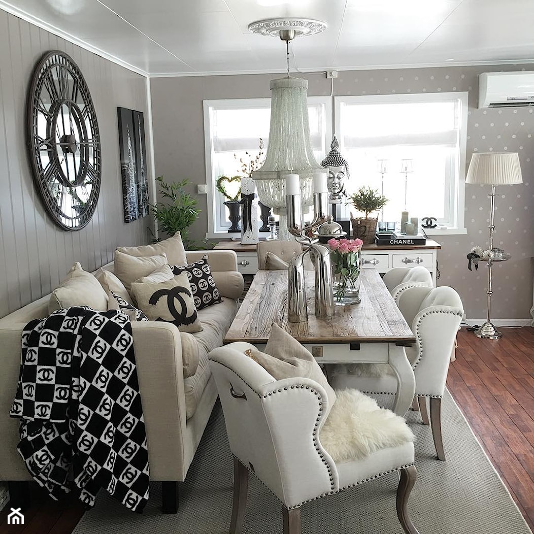 Dom z białą sofą Modern Glamour - Mała szara jadalnia w salonie, styl prowansalski - zdjęcie od PRIMAVERA-HOME.COM - Homebook