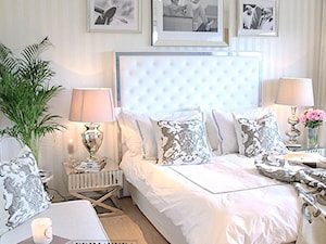 Obrazy w lustrzanych ramach - Mała średnia sypialnia, styl glamour - zdjęcie od PRIMAVERA-HOME.COM