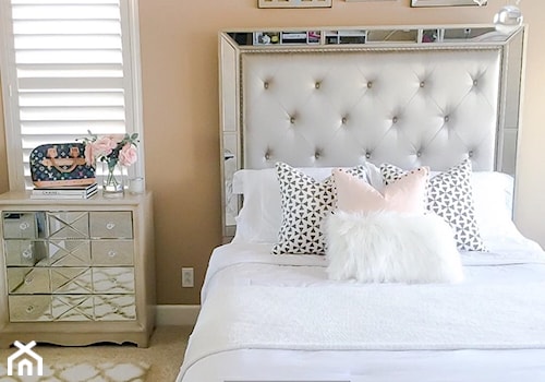 Amerykańskie meble lustrzane w stylu Nowojorskim - Mała różowa sypialnia, styl prowansalski - zdjęcie od PRIMAVERA-HOME.COM