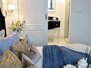 Inspiracja wystroju mieszkania w stylu nowojorskim - Średnia biała sypialnia z garderobą - zdjęcie od PRIMAVERA-HOME.COM