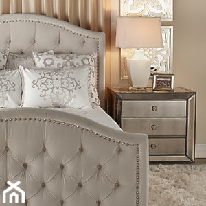 Łóżka tapicerowane w stylu nowojorskim i glamour - Średnia beżowa sypialnia, styl glamour - zdjęcie od PRIMAVERA-HOME.COM