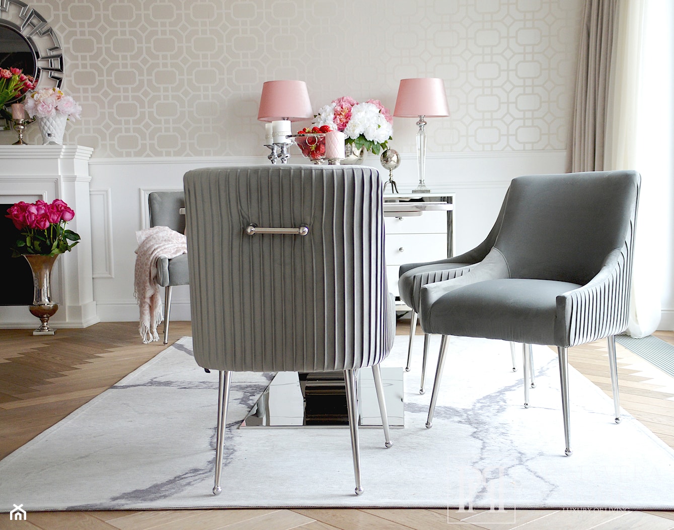 Tapicerowane eleganckie krzesło glamour - jadalnia w stylu glamour - zdjęcie od PRIMAVERA-HOME.COM - Homebook