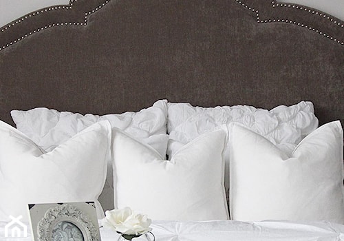 Queen Łóżko tapicerowane szare, białe - zdjęcie od PRIMAVERA-HOME.COM