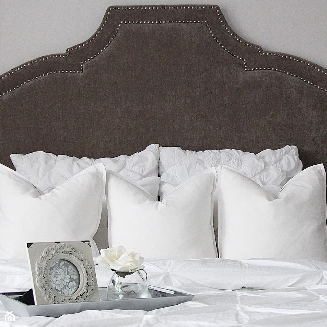 Queen Łóżko tapicerowane szare, białe - zdjęcie od PRIMAVERA-HOME.COM - Homebook