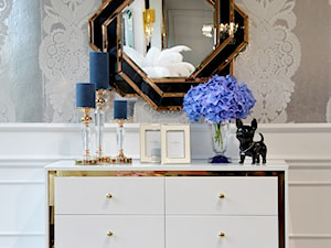 Salon w stylu klasycznym - meble lakierowane komoda - zdjęcie od PRIMAVERA-HOME.COM