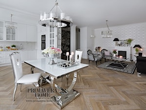 Apartament w stulu Nowojorskim - luksusowe wnetrza: salon, sypialnia - Średni beżowy biały salon z kuchnią z jadalnią z barkiem, styl glamour - zdjęcie od PRIMAVERA-HOME.COM