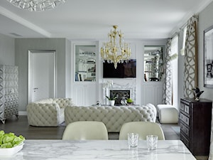 Apartament w stulu Nowojorskim i glamour - luksusowe wnetrza: salon, sypialnia - Średni biały salon z jadalnią, styl glamour - zdjęcie od PRIMAVERA-HOME.COM