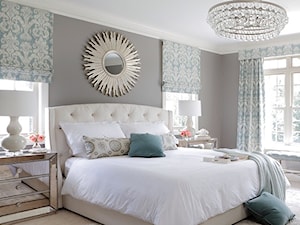 Wnętrza w Stylu Nowojorskim - Duża biała szara sypialnia, styl glamour - zdjęcie od PRIMAVERA-HOME.COM