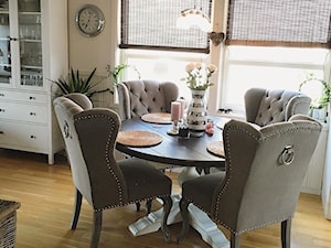 Krzesła tapicerowane z kplatką w stylu Prowansalskim Shabby chic - Średnia biała jadalnia jako osobne pomieszczenie, styl skandynawski - zdjęcie od PRIMAVERA-HOME.COM