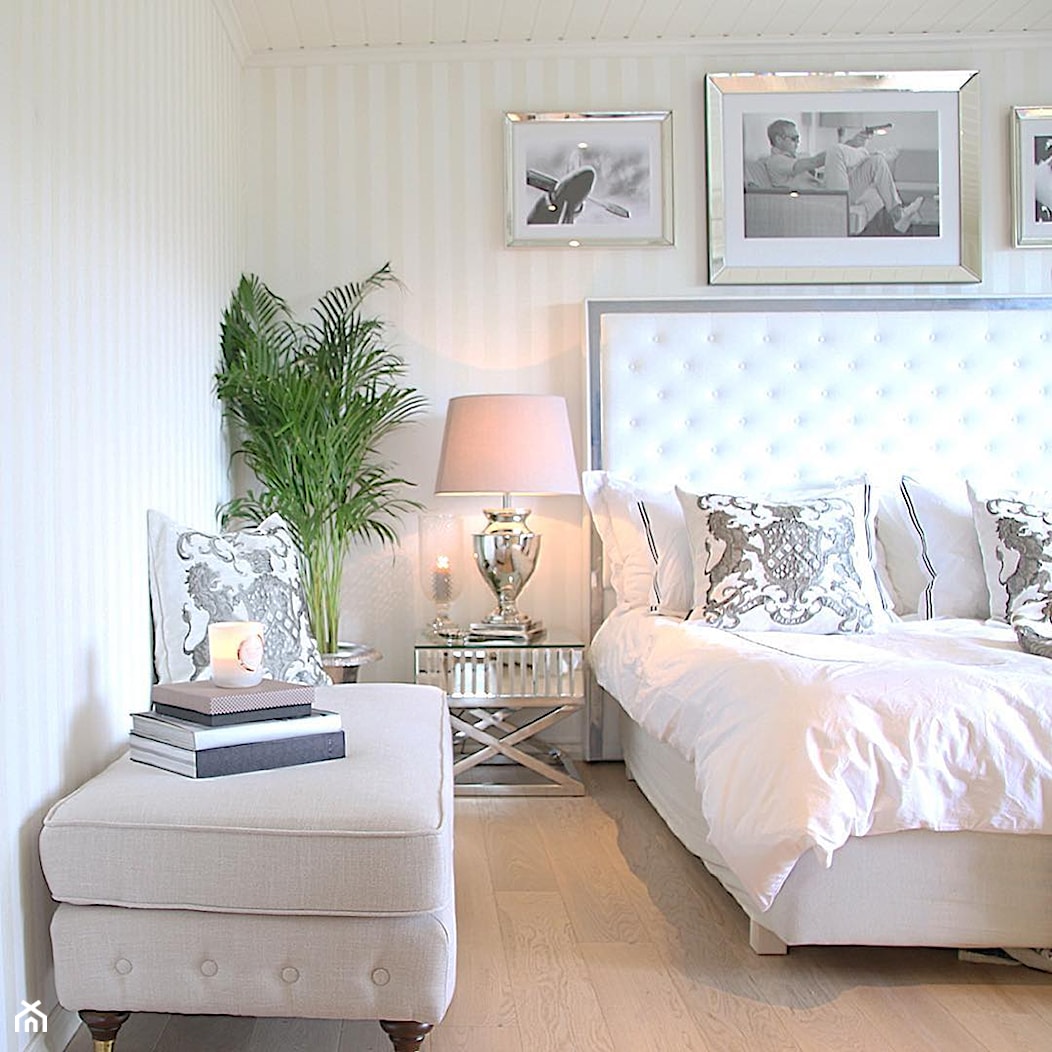 Łóżka tapicerowane w stylu nowojorskim i glamour - Mała beżowa sypialnia, styl glamour - zdjęcie od PRIMAVERA-HOME.COM - Homebook