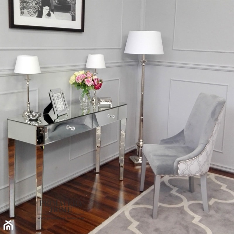Meble lustrzane w stylu nowojorskim - Średni biały salon, styl glamour - zdjęcie od PRIMAVERA-HOME.COM - Homebook
