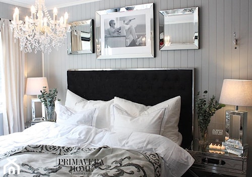 Obrazy w lustrzanych ramach - Mała szara sypialnia, styl glamour - zdjęcie od PRIMAVERA-HOME.COM