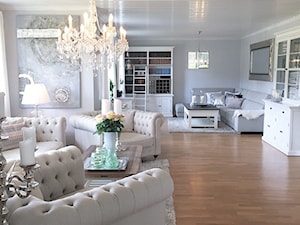 Wnętrza w stulu PROWANSALSKIM I SHABBY CHIC - Duży biały salon, styl prowansalski - zdjęcie od PRIMAVERA-HOME.COM