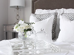 Łóżko i dodatki w stylu hamptons. - zdjęcie od PRIMAVERA-HOME.COM