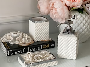 Eleganckie akcesoria łazienkowe w stylu Glamour - zdjęcie od PRIMAVERA-HOME.COM