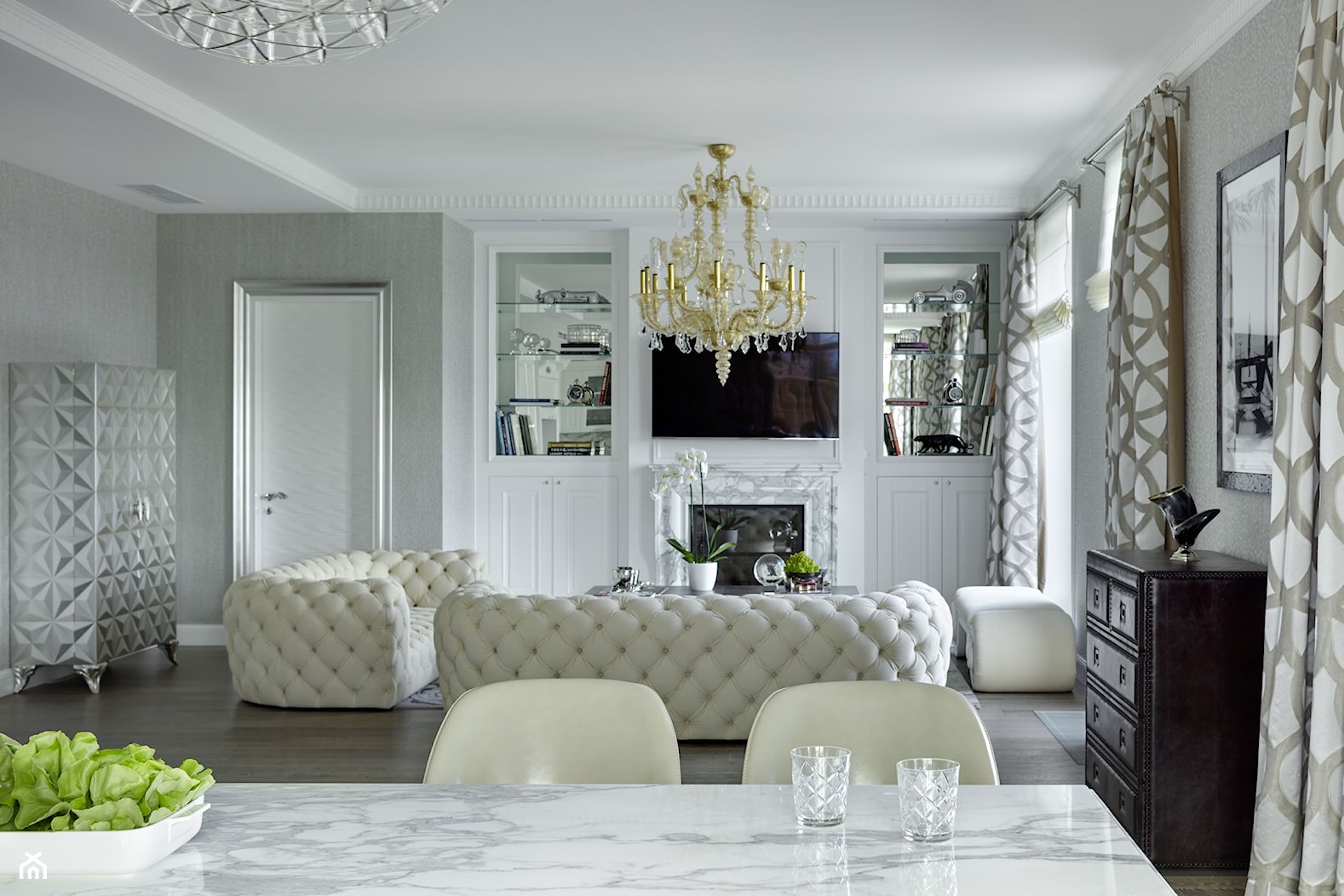 Nowoczesna sofa pikowana chesterfield w stylu glamour Gabriela - zdjęcie od PRIMAVERA-HOME.COM - Homebook