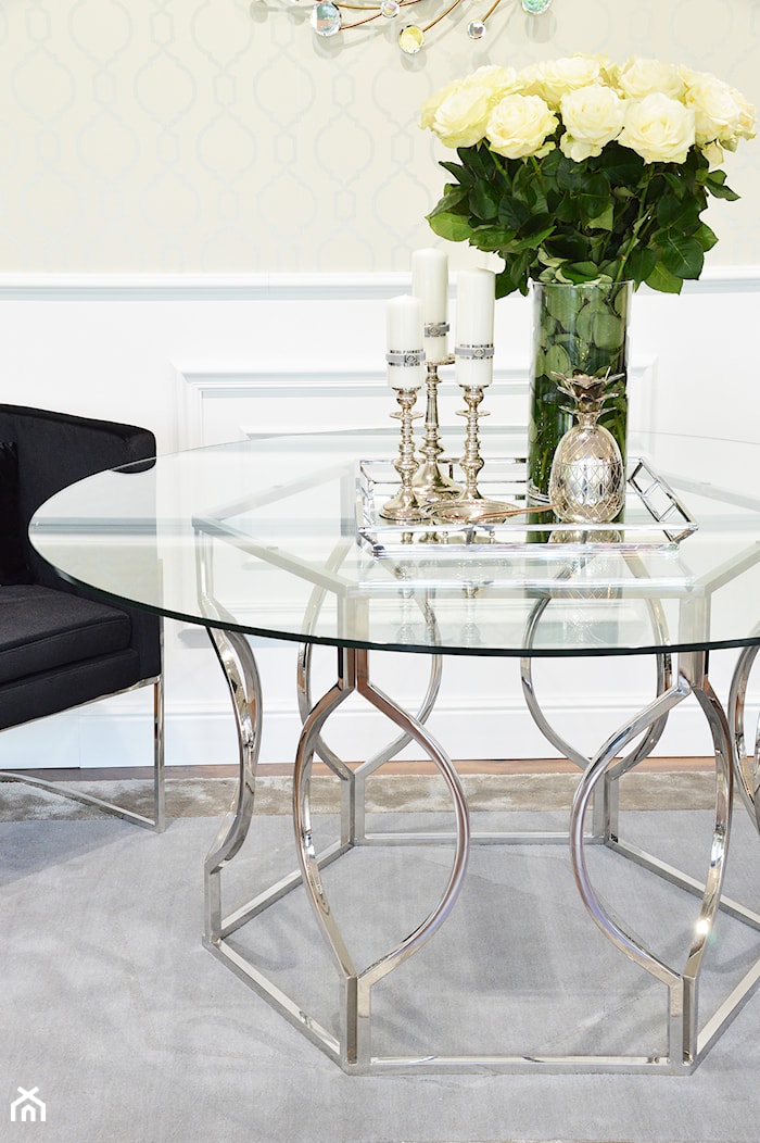 Stół i krzesła do jadalni ze stali w stylu Glamour i Nowoczesnym - Mały biały szary salon, styl nowoczesny - zdjęcie od PRIMAVERA-HOME.COM - Homebook