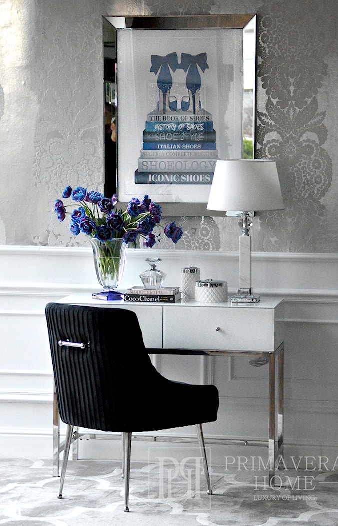 Tapicerowane eleganckie krzesło glamour - sypialnia w stylu glamour - zdjęcie od PRIMAVERA-HOME.COM - Homebook