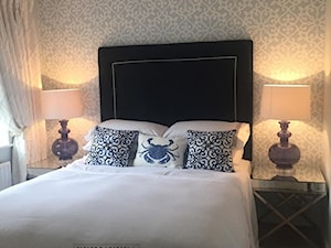 Geometryczne tapety w stylu nowojorskim i glamour - Mała sypialnia, styl glamour - zdjęcie od PRIMAVERA-HOME.COM