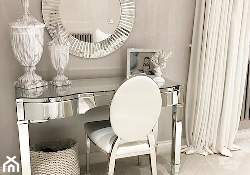 Krzesło tapicerowane do jadalni stal w stylu Glamour białe MEDALLION - zdjęcie od PRIMAVERA-HOME.COM