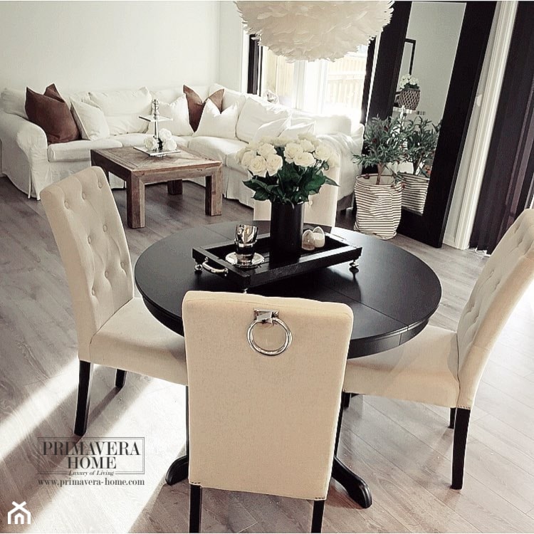 Krzesła tapicerowane z kplatką w stylu Prowansalskim Shabby chic - Średni biały salon z jadalnią, styl prowansalski - zdjęcie od PRIMAVERA-HOME.COM