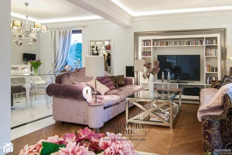 Wnętrza w stylu Modern Classic - Średni duży biały salon z jadalnią z bibiloteczką, styl glamour - zdjęcie od PRIMAVERA-HOME.COM