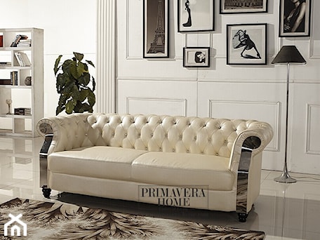 Aranżacje wnętrz - Salon: Nowoczesna sofa bała MODERN GLAMOUR - Średni biały salon, styl glamour - PRIMAVERA-HOME.COM. Przeglądaj, dodawaj i zapisuj najlepsze zdjęcia, pomysły i inspiracje designerskie. W bazie mamy już prawie milion fotografii!