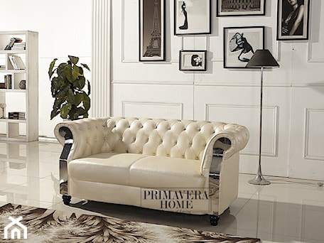 Aranżacje wnętrz - Salon: Nowoczesna sofa bała MODERN GLAMOUR - Biały salon z bibiloteczką, styl nowoczesny - PRIMAVERA-HOME.COM. Przeglądaj, dodawaj i zapisuj najlepsze zdjęcia, pomysły i inspiracje designerskie. W bazie mamy już prawie milion fotografii!