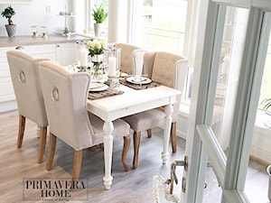 Krzesła tapicerowane z kplatką w stylu Prowansalskim Shabby chic - Mała biała jadalnia w kuchni, styl rustykalny - zdjęcie od PRIMAVERA-HOME.COM